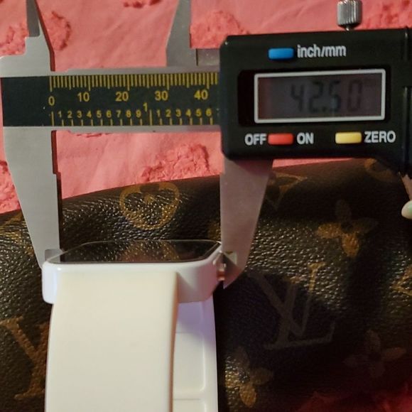 1:Face‎ Charity Digital Watch (White/Hunger) - Picture 5 of 5